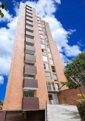 Avenida el poblado con Garage y lavanderia 506